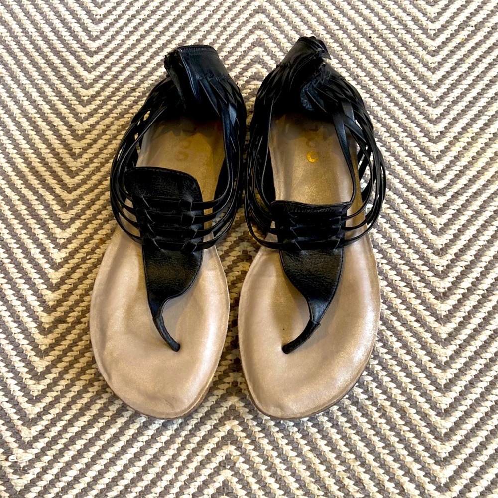 Me Too Black Sandals
